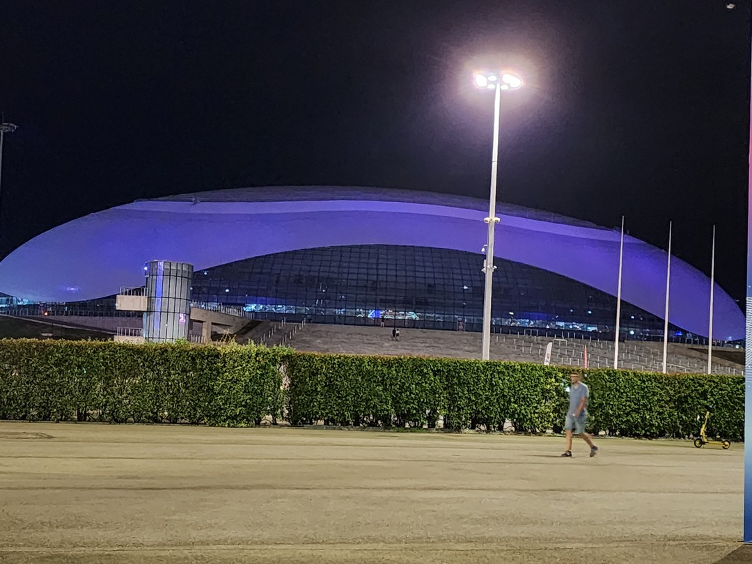 Отличная экскурсия! Продумано все: от маршрута до времени в каждой локации. Антон - отличный рассказчик! На