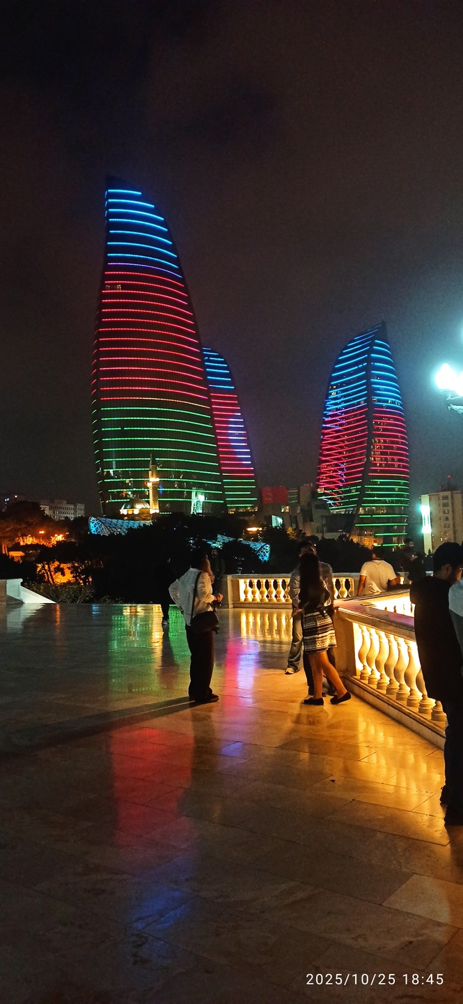 Рекомендую прогулку! Анар - отличный рассказчик и собеседник, любит свой город и прекрасно ведёт экскурсию. Понравилась