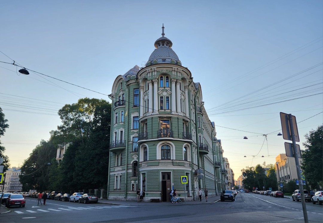 Спасибо огромное Валентине за такую вдохновляющую прогулку, открыли для себя Петроградку! Замечательный маршрут, Валентина - кладезь