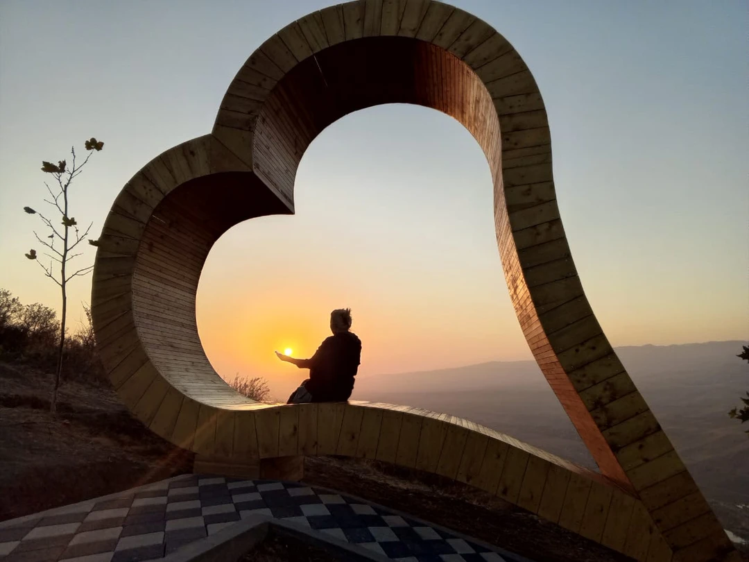 Изначально, ещё в процессе бронирования, Сиявуш расположил к себе своим вниманием, своевременными ответами на вопросы, конкретными