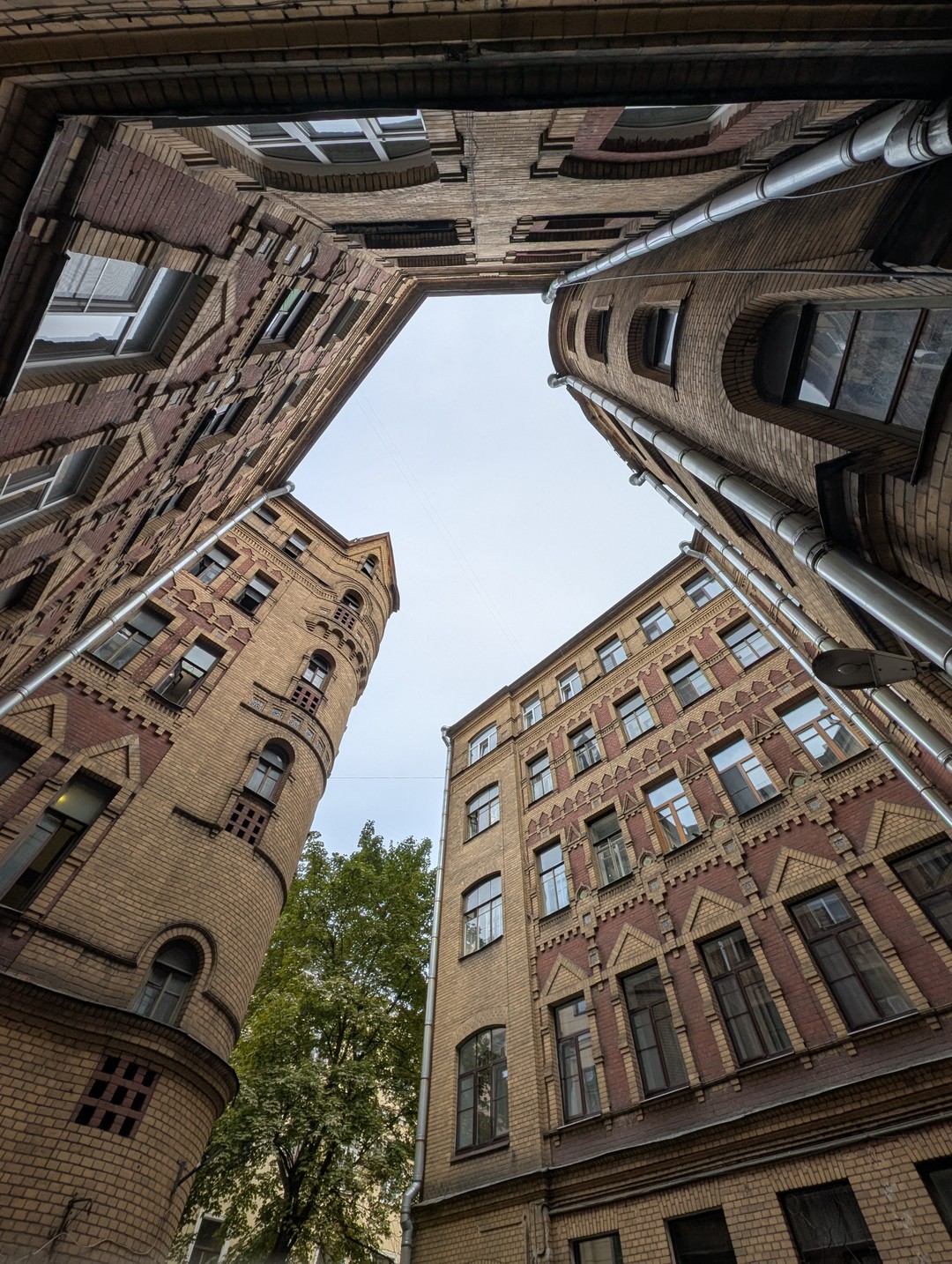 Питерский лайфстайл: по старинным парадным и дворам-колодцам доходных домов (Валентина)