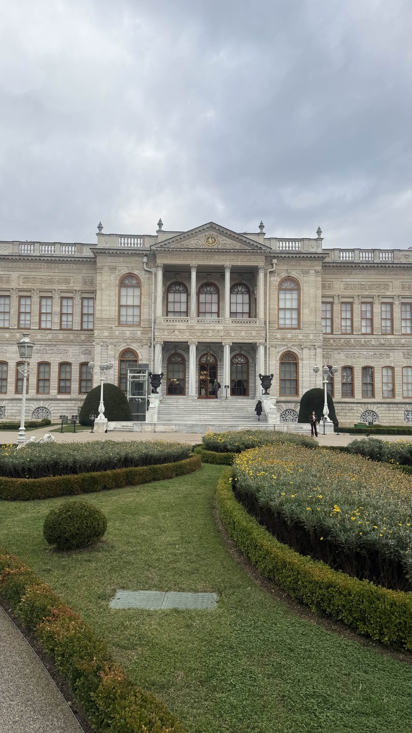 Были на 2-х экскурсиях у этого замечательного экскурсовода Сефа, маршрут подобран идеально, экскурсия не затянута, хорошее