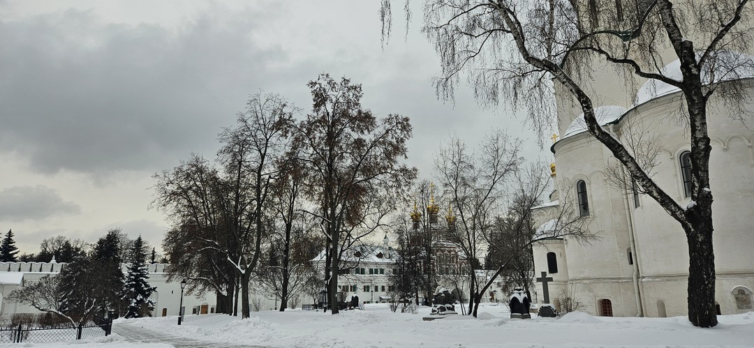 В зимних экскурсиях есть своя прелесть, очень красиво. Несмотря на −5 °C, было отлично — периодически