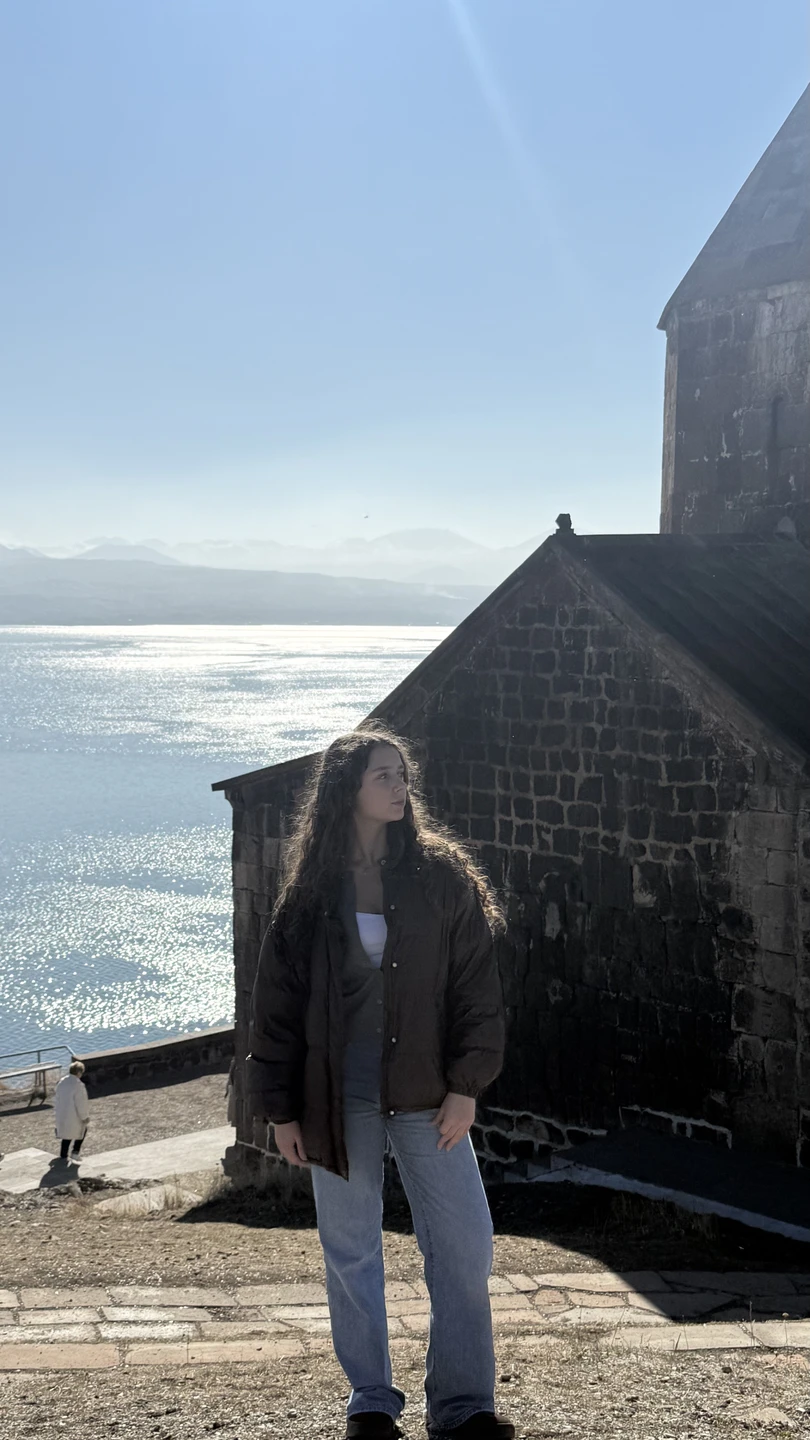 Экскурсия проходила в ноябре 2025 года. Погода стояла солнечная. Гид Сона нам очень понравилась, интересно рассказывала