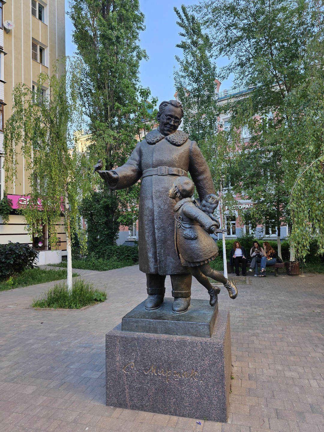 Дарья - Профессиональный гид! Отлично знает историю своего города, слушать интересно. Спасибо, Дарья, за прекрасную экскурсию!