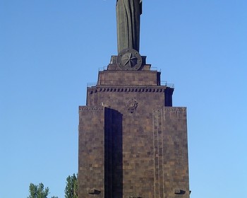 «Розовый город» и коньячный завод