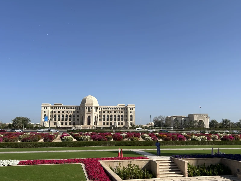 Отличная поездка по Маскату. Можно увидеть все основные достопримечательности города и даже успеть прикупить сувениров на