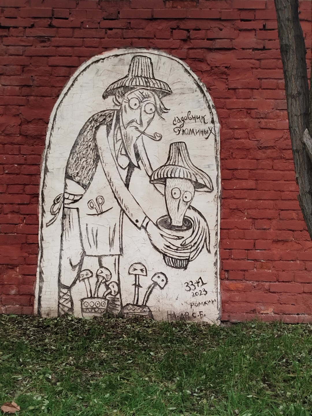 Шикарная прогулка по живой истории. Грамотная, хорошо поставленная речь. Чувствуется, что человек любит свой город