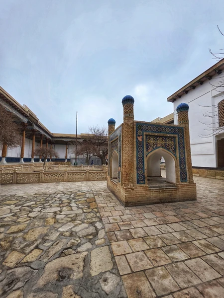 Великолепный гид Марина погрузилась нас в историю. гармоничный и лаконичный рассказ. получилось захватывающее путешествие. спасибо 😊