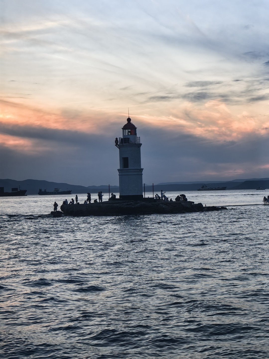 Владивосток - город, который не похож на другие. Спасибо, капитану Николаю за возможность посмотреть на вечерние