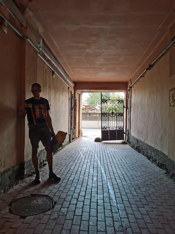 В поисках самого яркого двора Петербурга