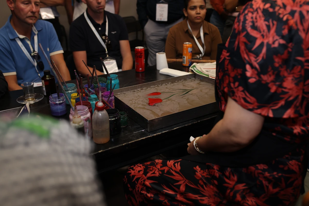 Рисовать на воде — мастер-класс по эбру в Стамбуле (11/15)