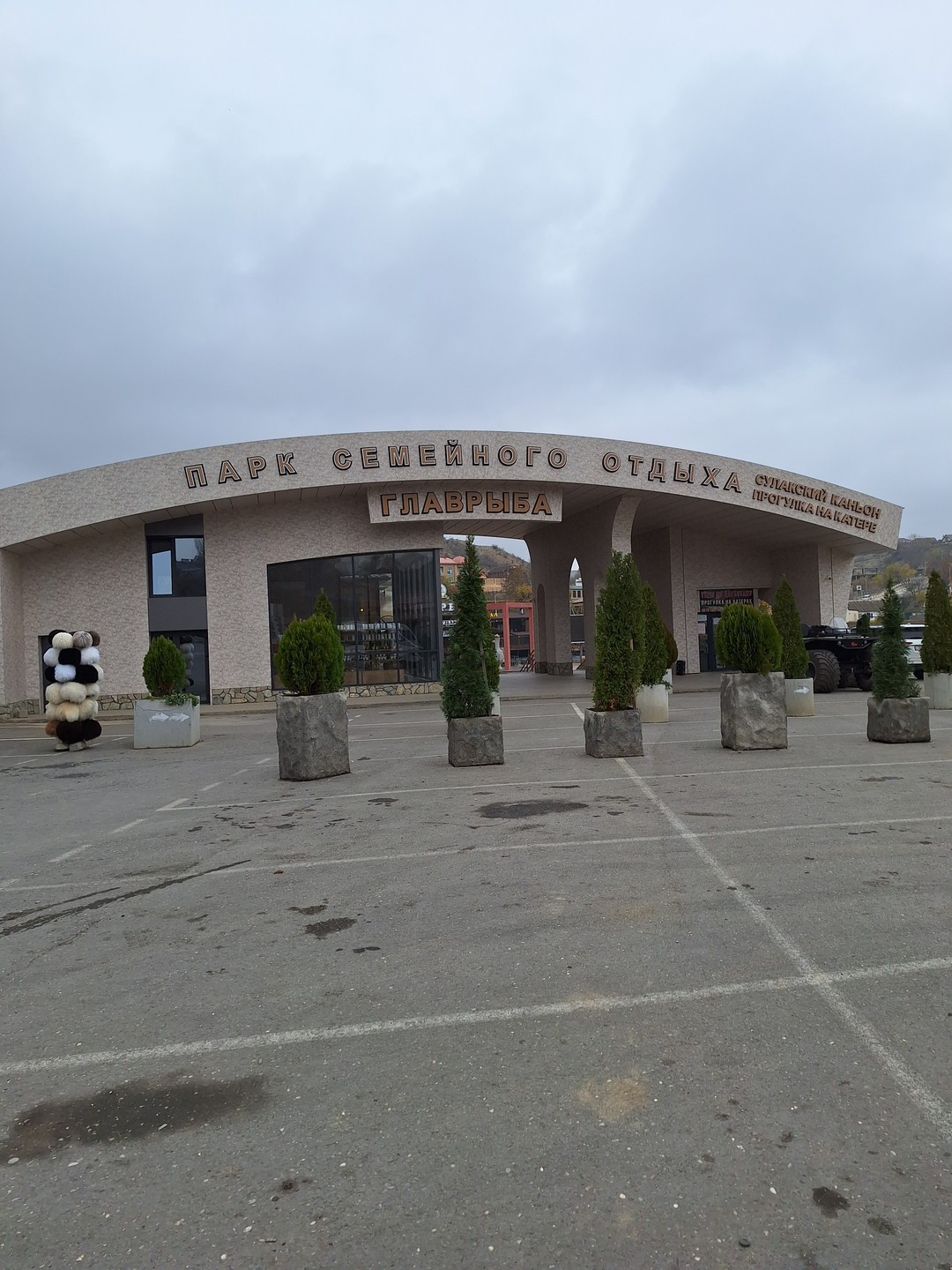 Водитель Рашид прекрасно знает свою работу. Джавгарат замечательный гид, любит свою работу, всю дорогу рассказывала о