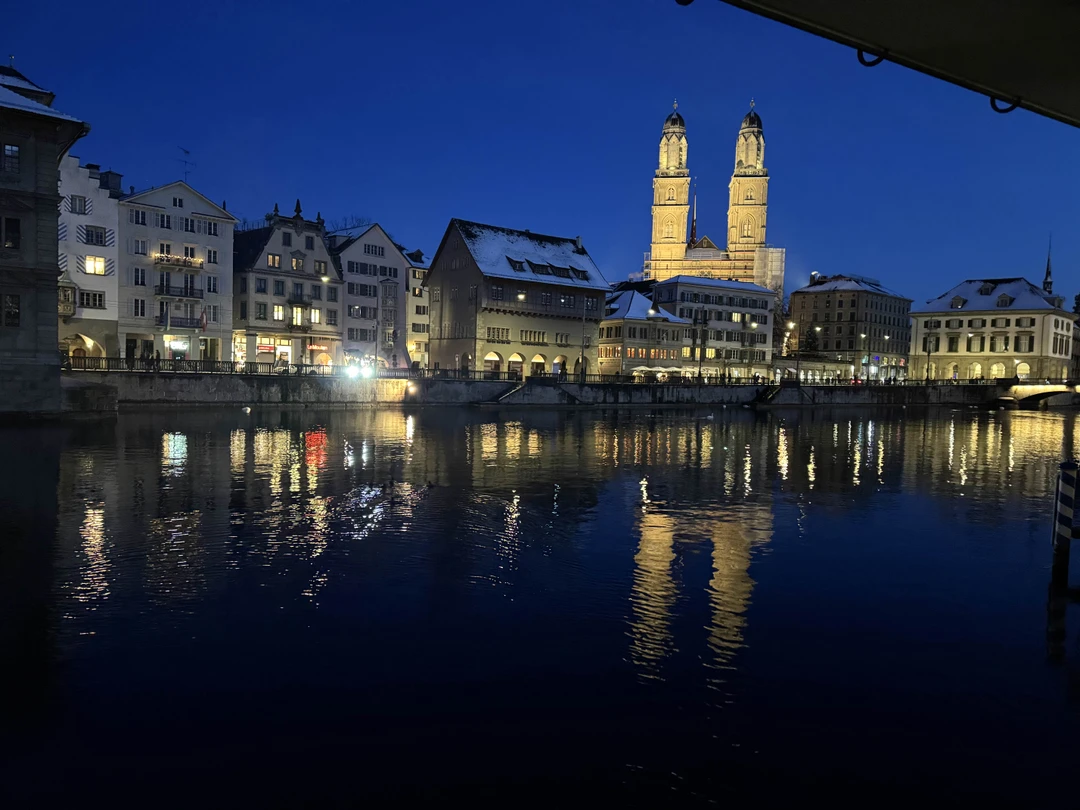 Отличная экскурсия по Цюриху! Лиана смогла организовать встречу именно в воскресенье во второй половине дня и