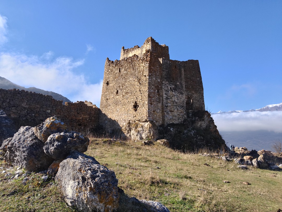 Дигорское ущелье одно из самых красивых мест в Северной Осетии - путешествовать по нему можно бесконечно