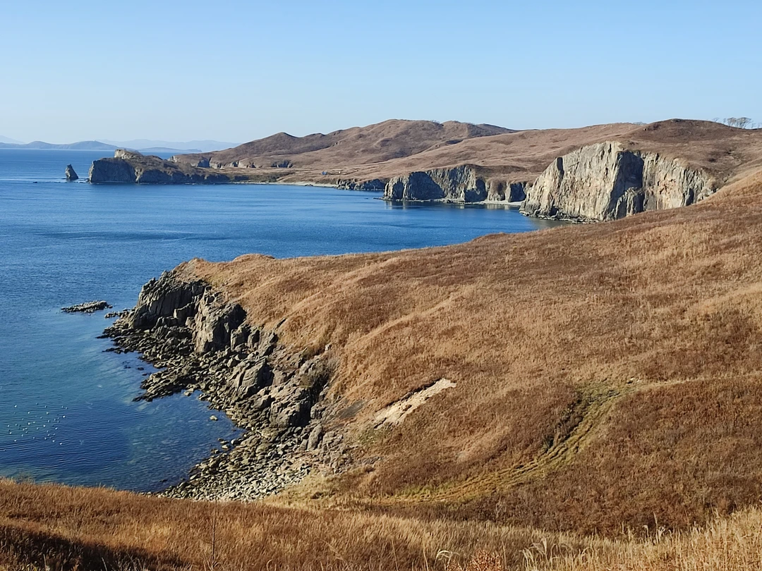 Экскурсия классная, виды потрясающие, по камням напрыгались от души:)