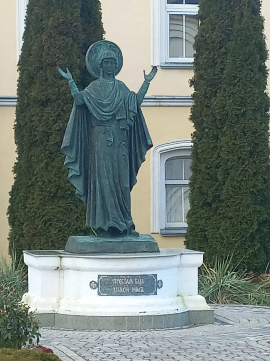 Бронировала экскурсию для родителей, это был подарок папе на день рождения. Им очень понравилось и формат