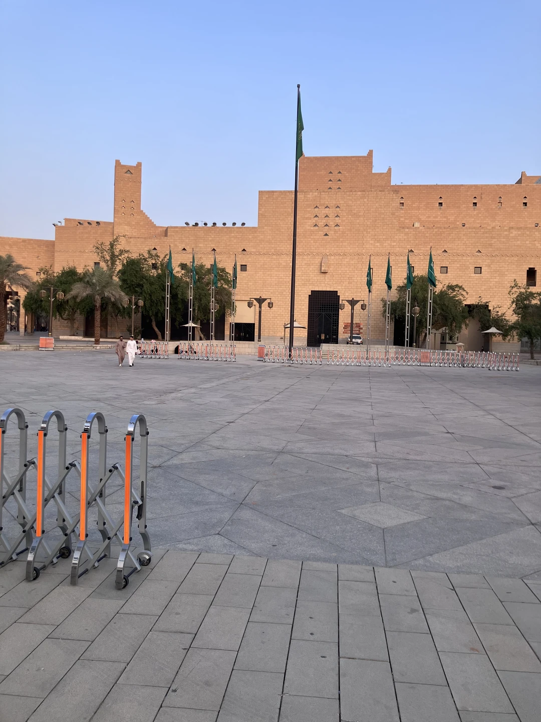 Спасибо большое Али за прекрасно проведенное время. Очень интеллигентный и образованный человек. Было приятно пообщаться. Масса