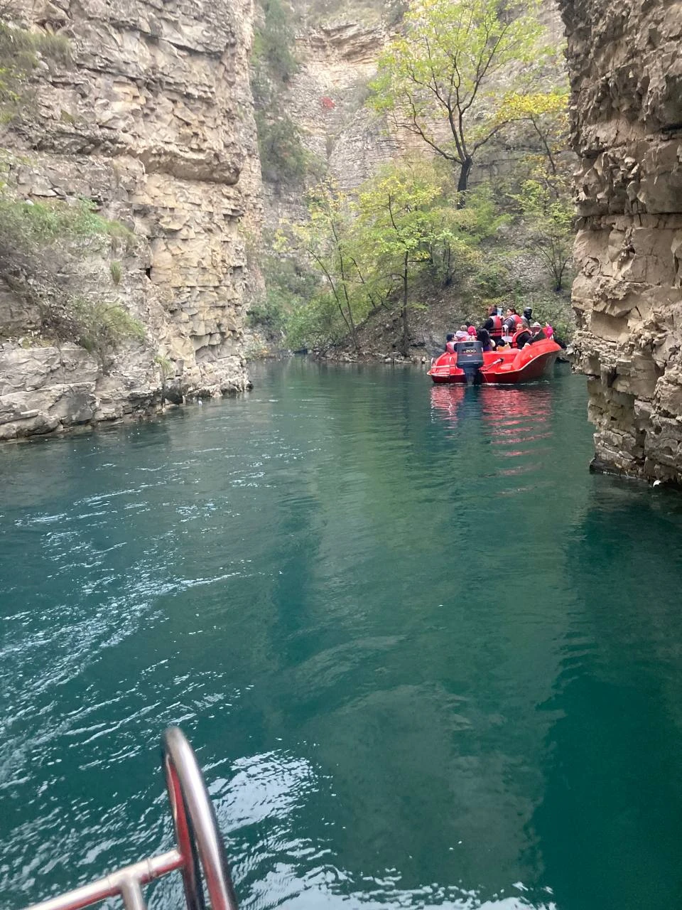 Экскурсия оправдала ожидания. Больше всего впечатлил Сулакский каньон и прогулка на катерах. Для любителей умеренного и