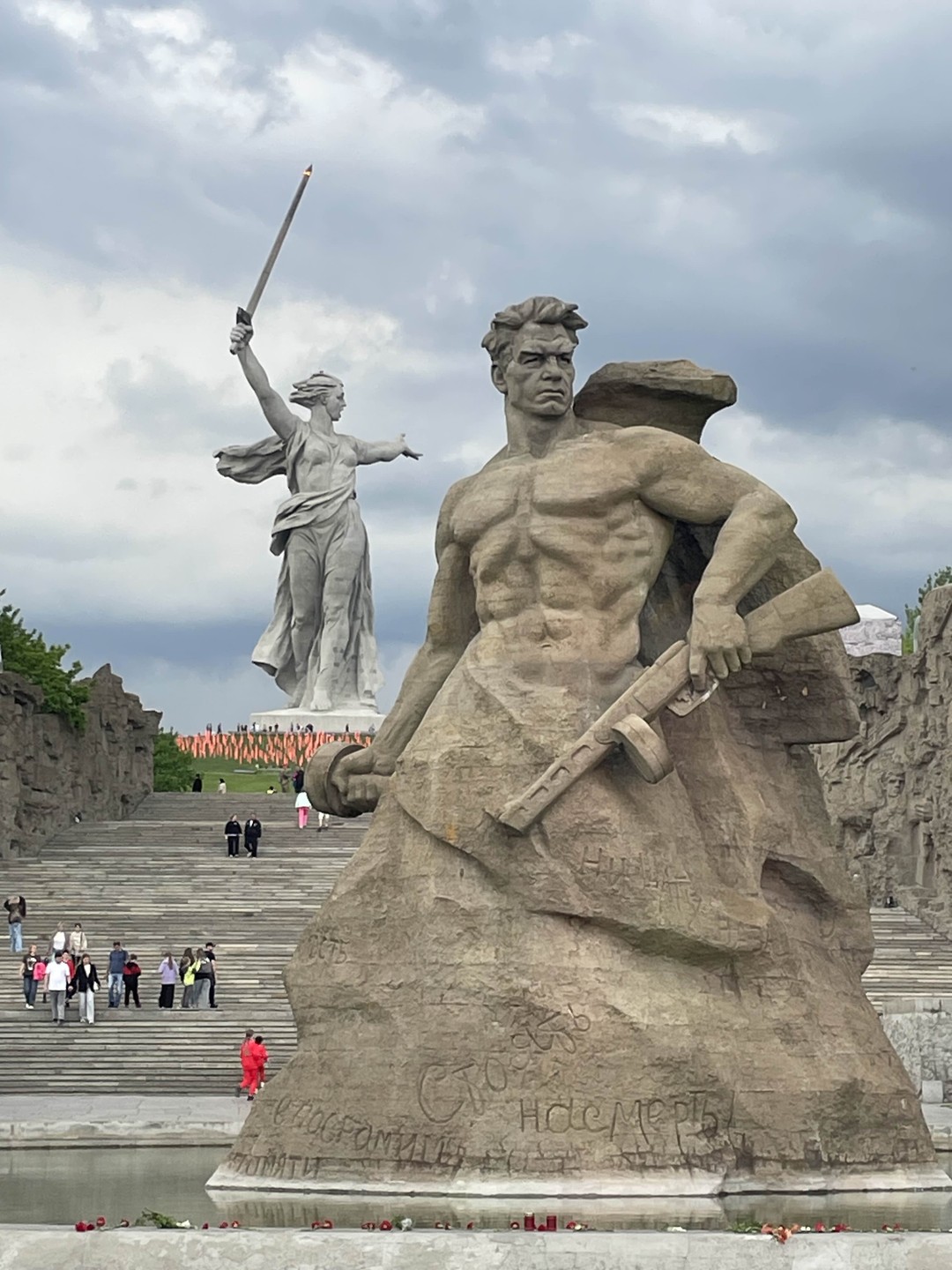 Волгоградский элеватор, Мамаев курган и остров Людникова (София)