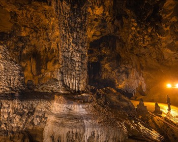 Пещера Нгом Нгао, буддийский комплекс Чук Лам, прогулка по Каобангу и переезд в Ханой