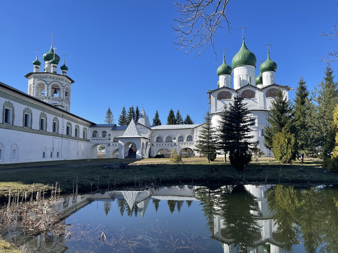 Сегодня мы вместе с Ириной побывали в монастырях! Очень впечатлены и очарованы и архитектурой, и историей