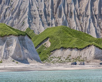 Белые и Чёрные скалы