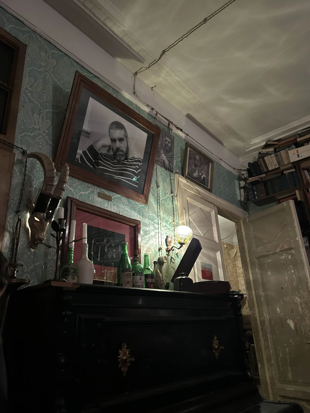 Алексей прекрасный гид, очень интересно и живо рассказывает, охотно отвечает на вопросы. Экскурсия легкая и приятная