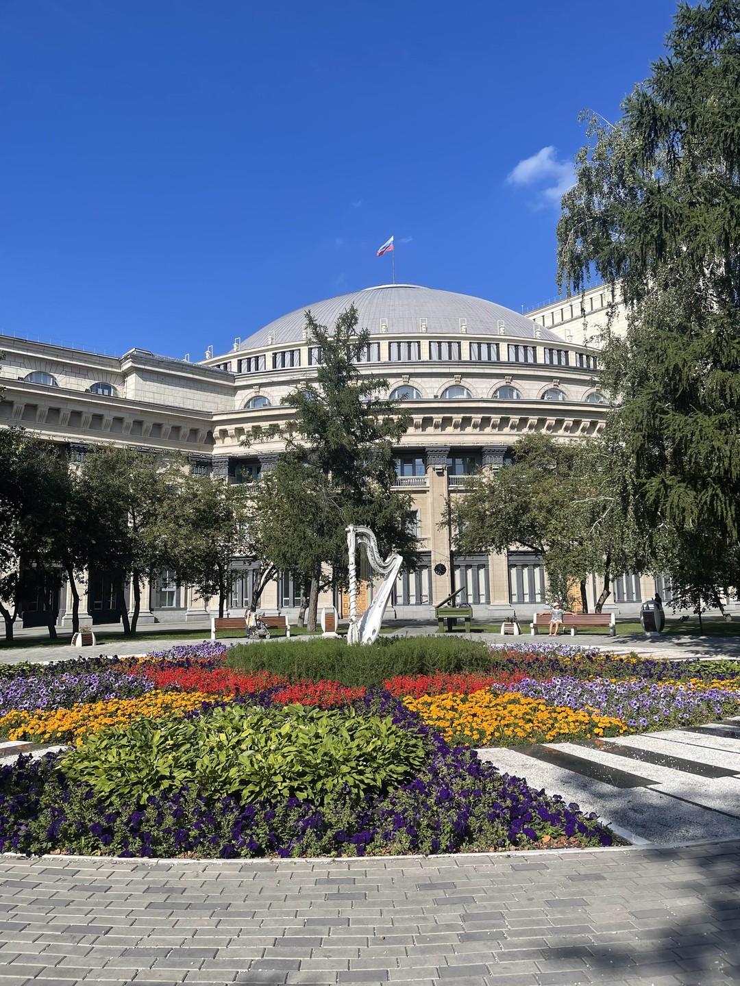 Замечательная экскурсия в качестве первого знакомства с городом! Время пролетело незаметно, узнали о местечках, которые посетим