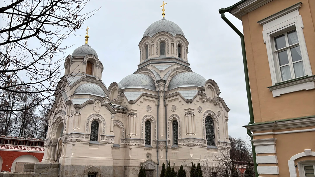 Тема монастырей - драма. Всегда. Сложные судьбы, тяжелые годы истории, строгая по своему укладу жизни обители