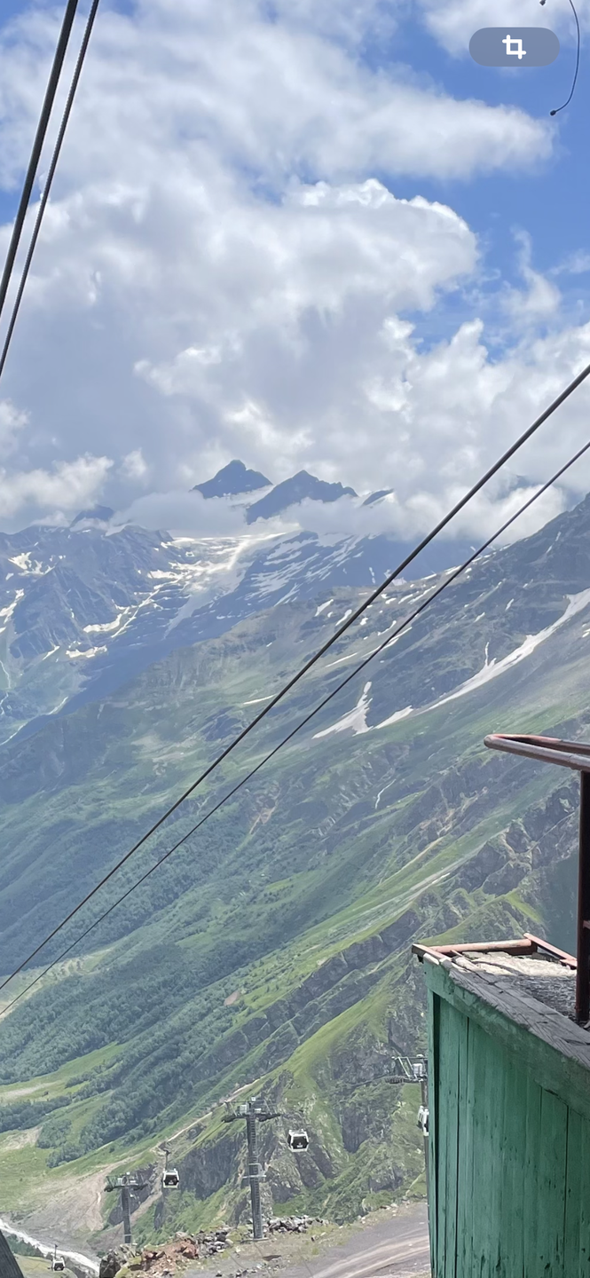 Прекрасный день, прекрасная экскурсия, отличный гид! Благодаря Александру мы побывали в удивительных по красоте местах, дошли