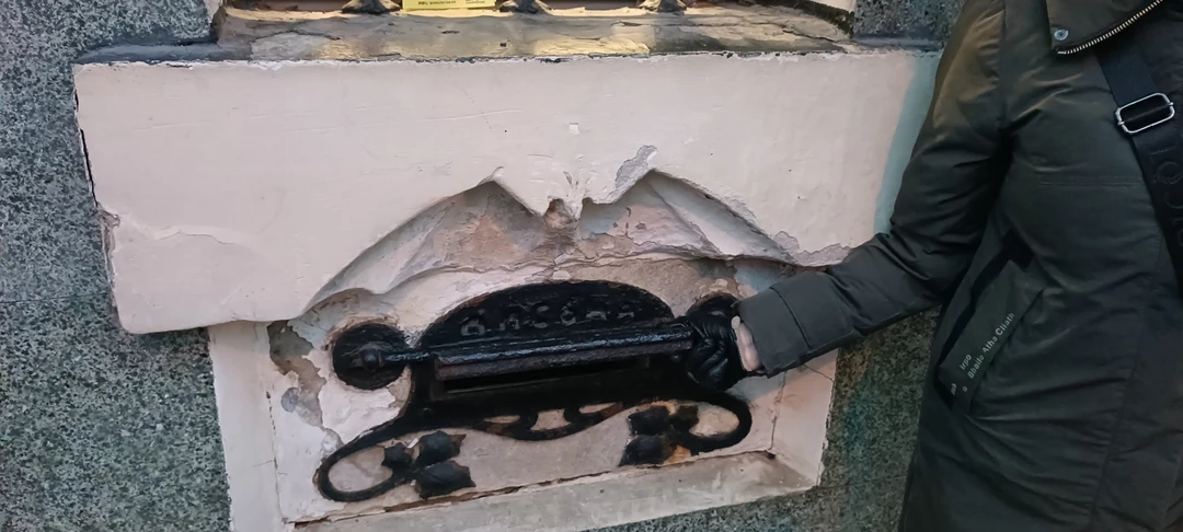 Спасибо за экскурсию, было интересно! Вы раскрыли новую информацию о фильмах советских для нас. Показ на