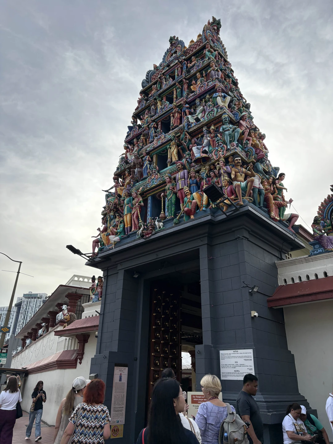 Повели прекрасный день с организатором Анастасией! Узнали история Сингапура, посетили много интересных локаций, вкусно пообедали! Рекомендую! Спасибо!