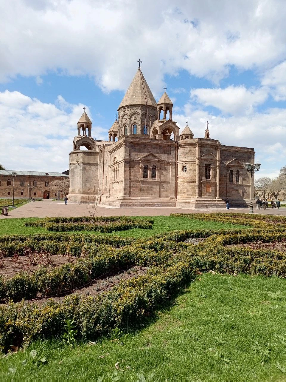 Были в Армении на трех экскурсиях. Одну из них взяли в этом агентстве. И она -