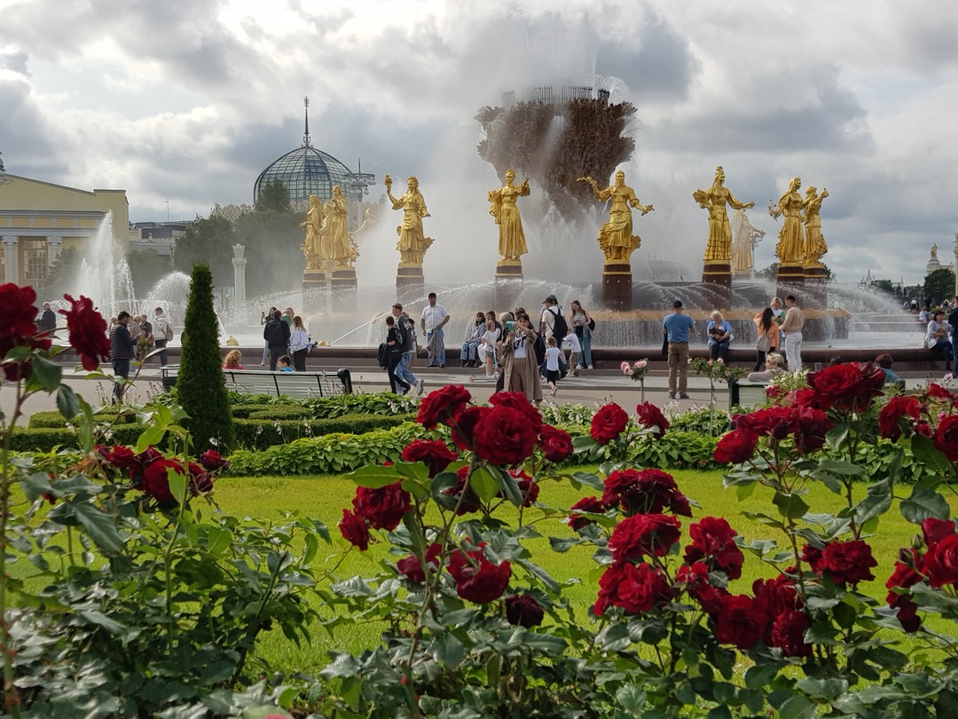 ВДНХ - зеркало истории СССР (Юлия)