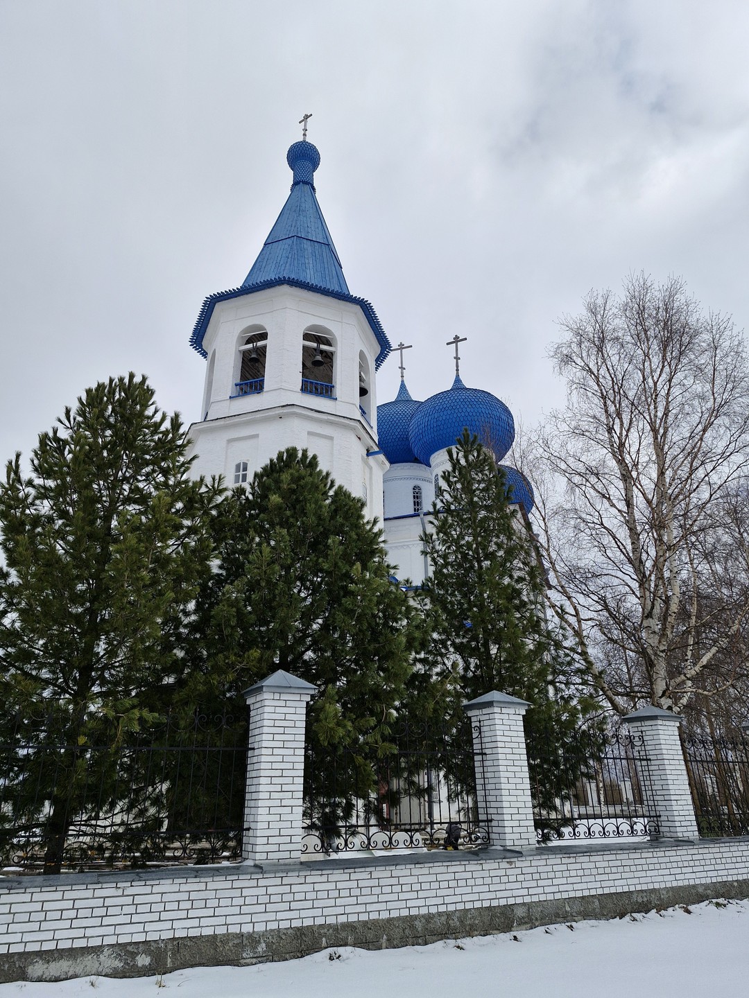По приезду в Архангельск выяснилось, что весна внесла коррективы в наши планы - река сильно разлилась