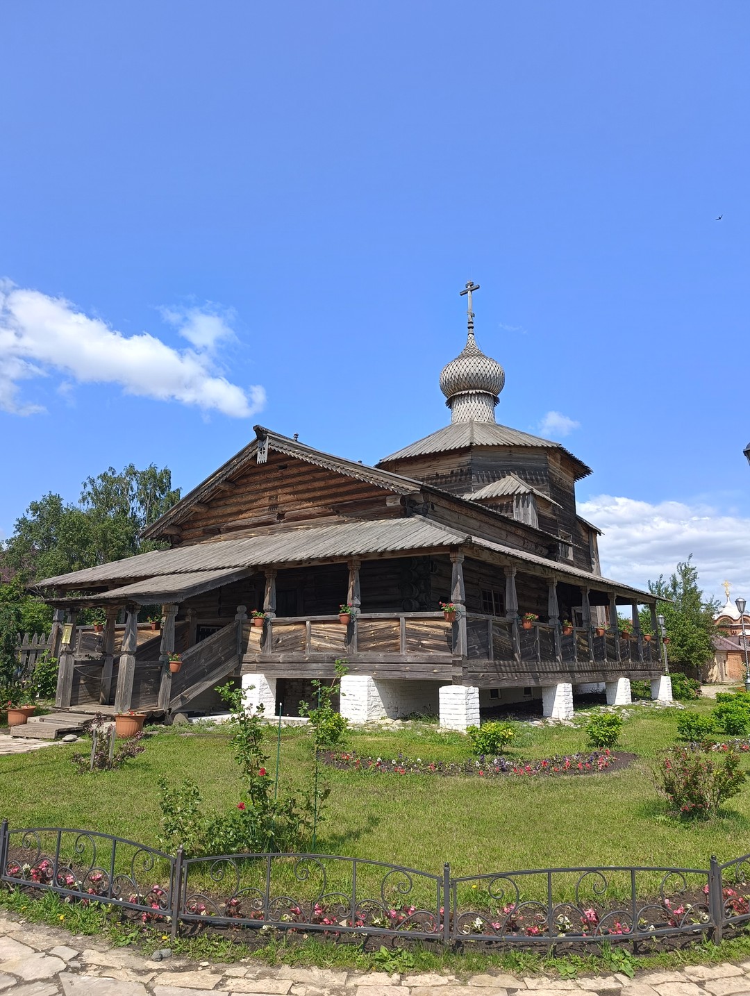 Была на экскурсии в Свияжске с ребёнком в начале июня. Это была вторая попытка посещения острова