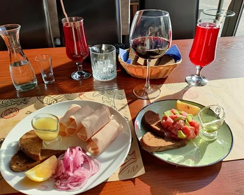 Куршская коса, Танцующий лес, Зеленоградск и обед из местной рыбы