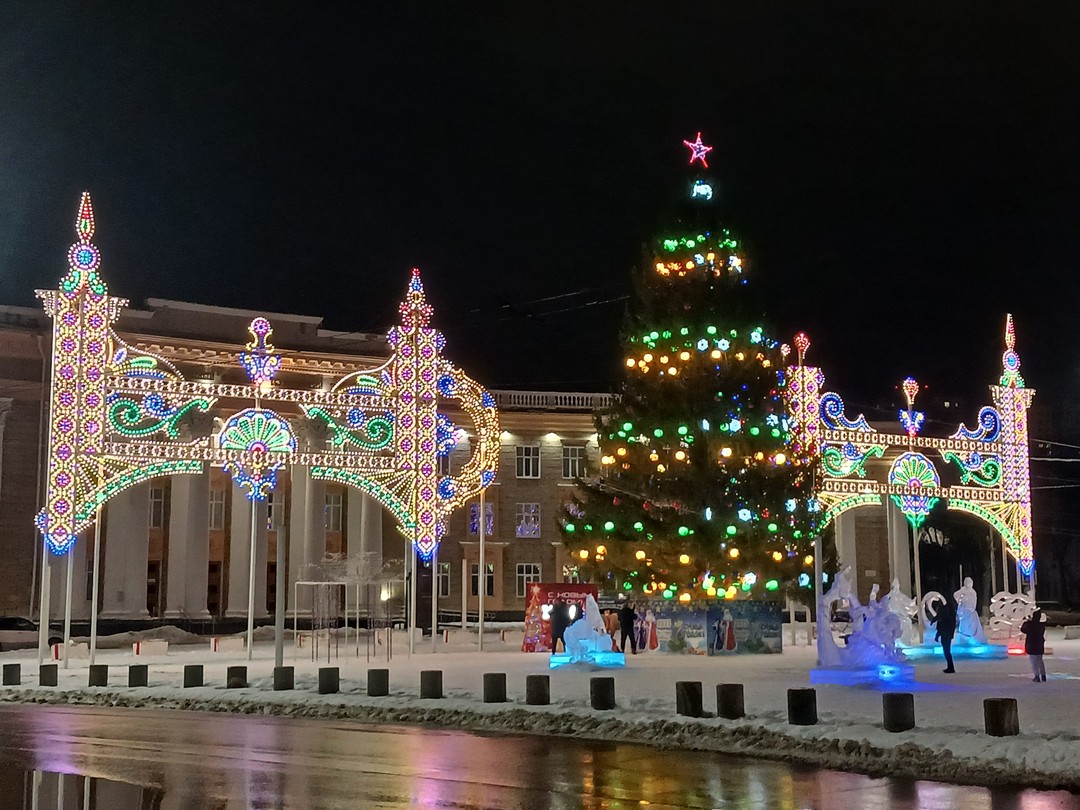 Экскурсия отлично, Ирина спасибо большое, показала все ёлки города, очень красиво. Город весь в огнях нам очень понравилось!