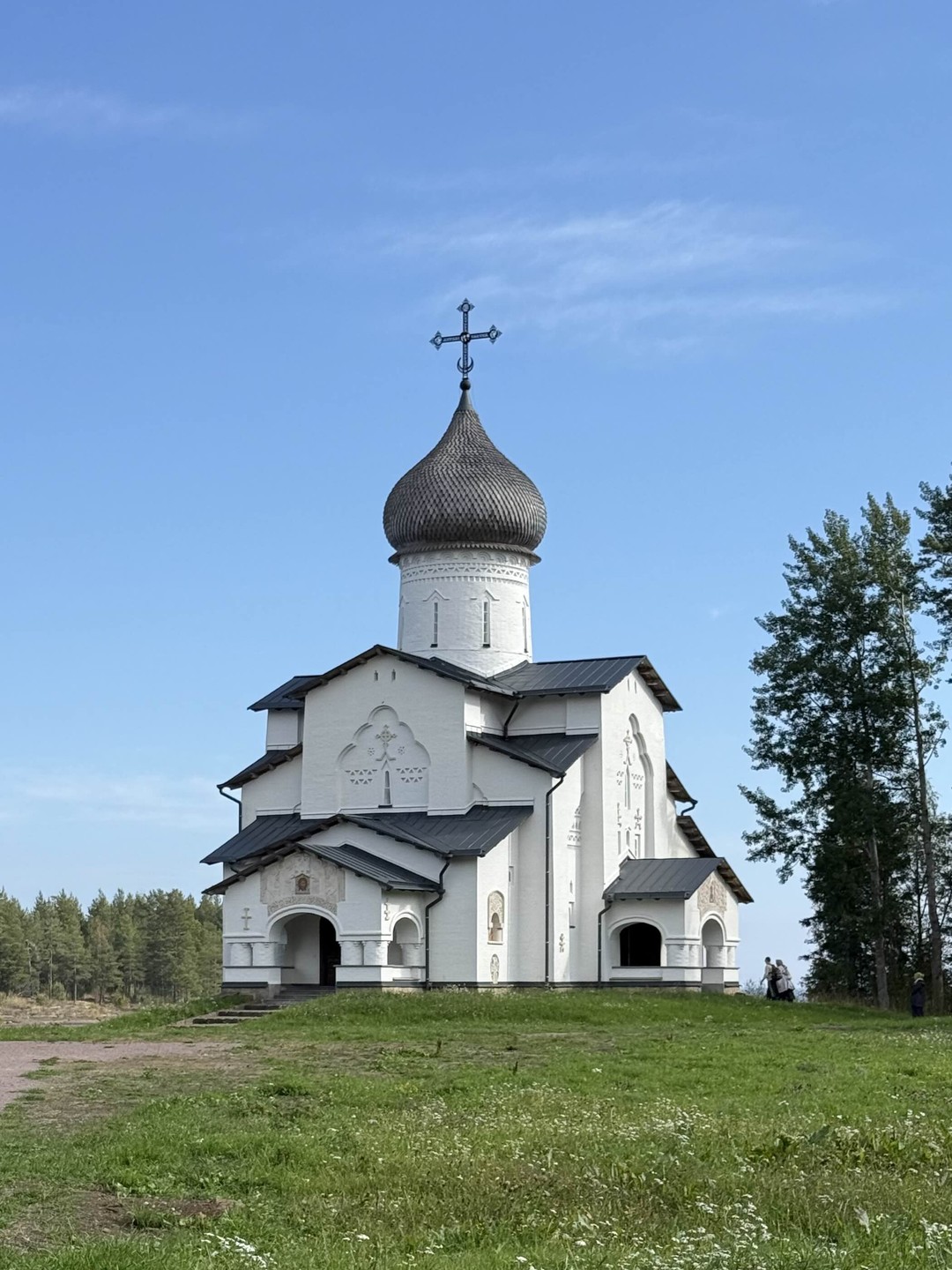 Это скорее не экскурсия, а трансфер. При этом хорошо организованный: все вовремя, и с трепетным отношением к гостям