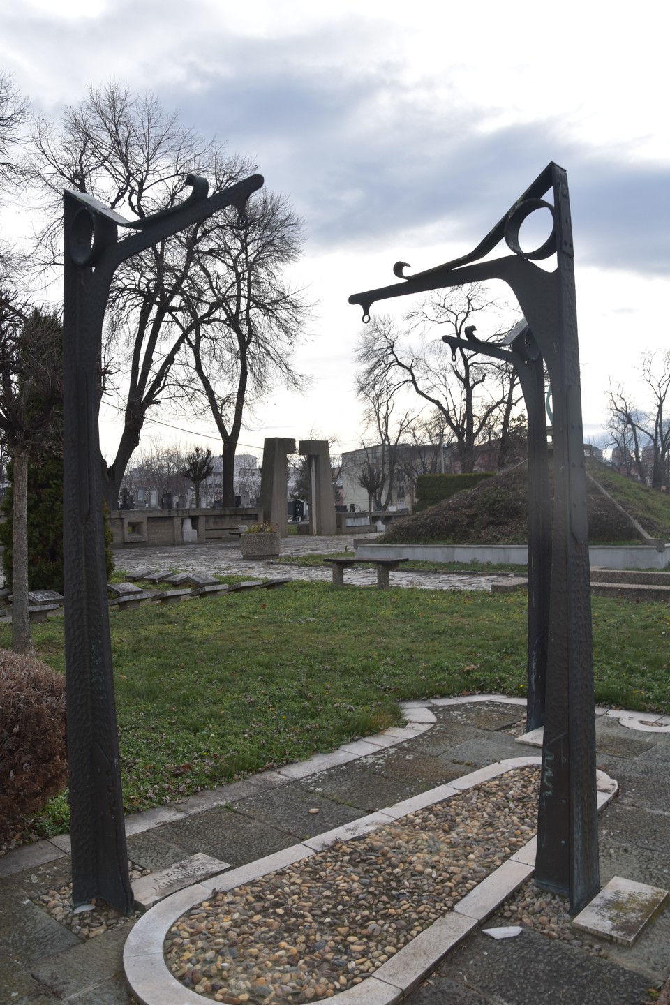 Это была интереснейшая историческая экскурсия. Она включает не только историю белой эмиграции, а в целом рассказывает