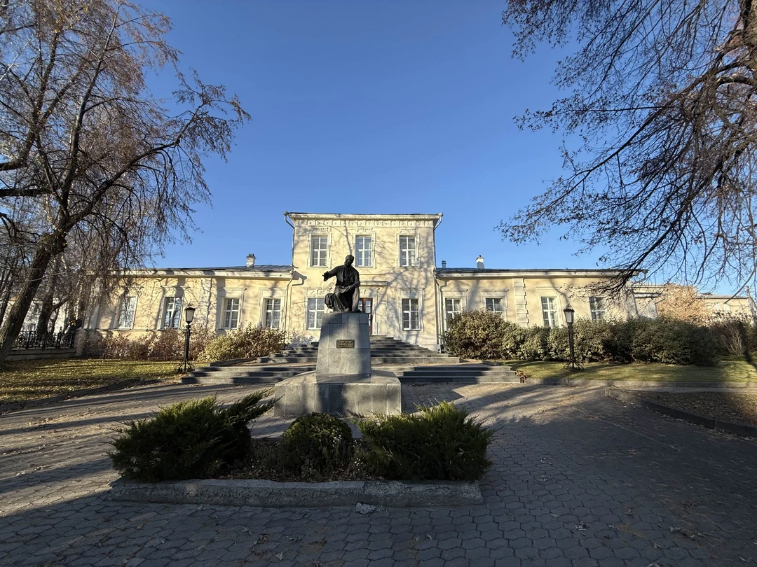 Отличная экскурсия, получила массу впечатлений, добралась до мест, до которых ни доехать, ни допрыгать, ни руками не достать!