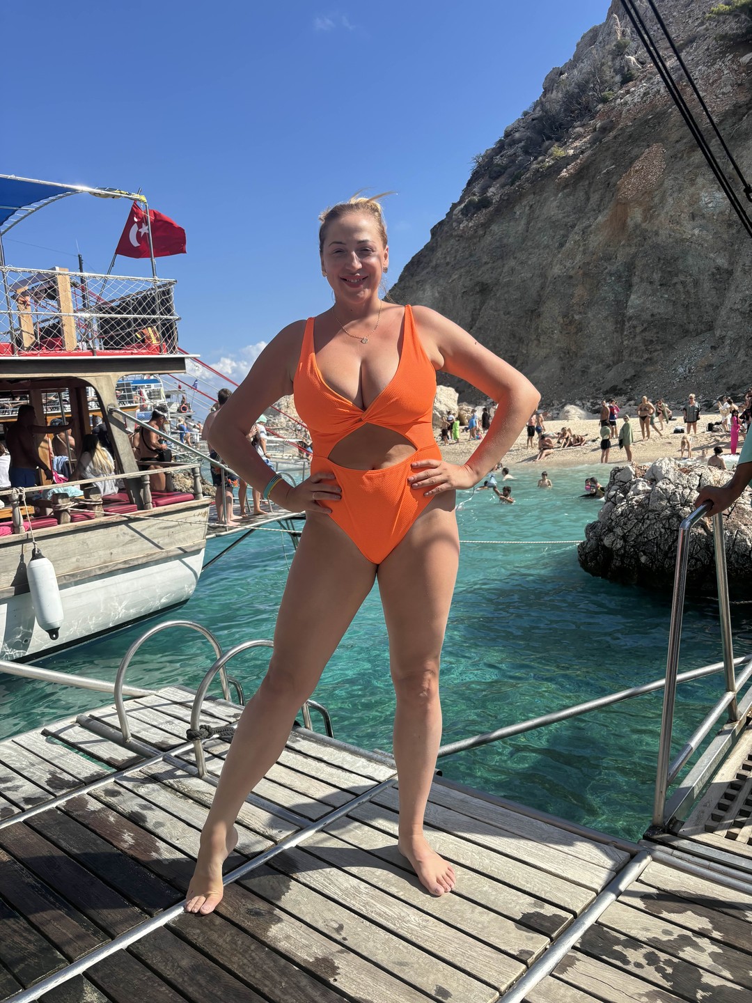 С Аланьи ехать на север чтоб прокатится на кораблике того не стоит. Катаешься 5 часов в пути 8 часов