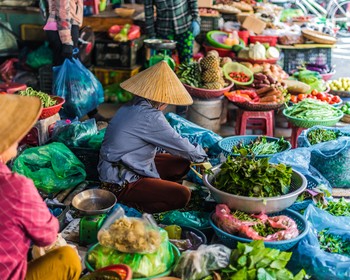 Пещера Нгом Нгао, буддийский комплекс Чук Лам, прогулка по Каобангу и переезд в Ханой