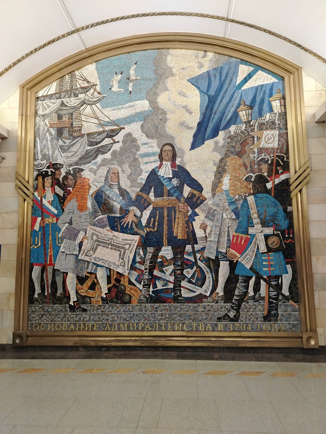 В целом, замечательная познавательная экскурсия. К сожалению, из-за шума в метро не все истории гида удалось