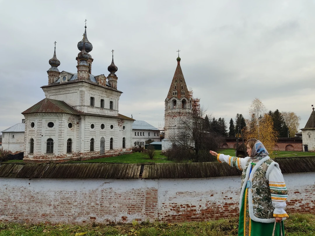 Очень толковая и душевная экскурсия по маленькому, но важному для истории России городу. Прошлись по кремлёвскому