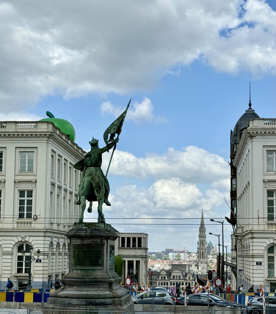 Я впервые посетила Брюссель и взяла обзорную экскурсию с Полиной. Мы ничего не знали о стране