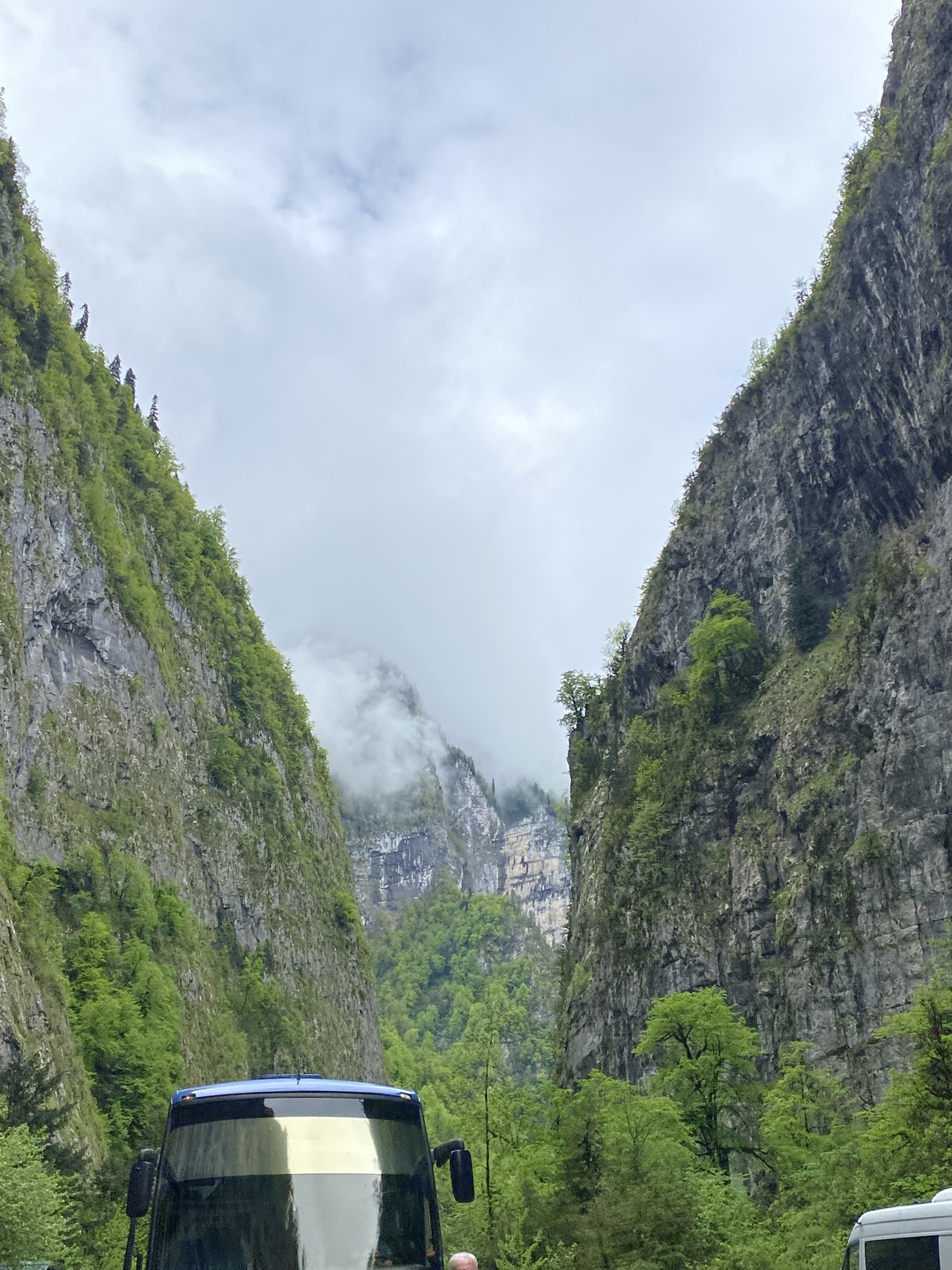 8 мая ездили на экскурсию с гидом Муратом. Очень приятный молодой человек! Посоветовал выехать раньше, чтобы