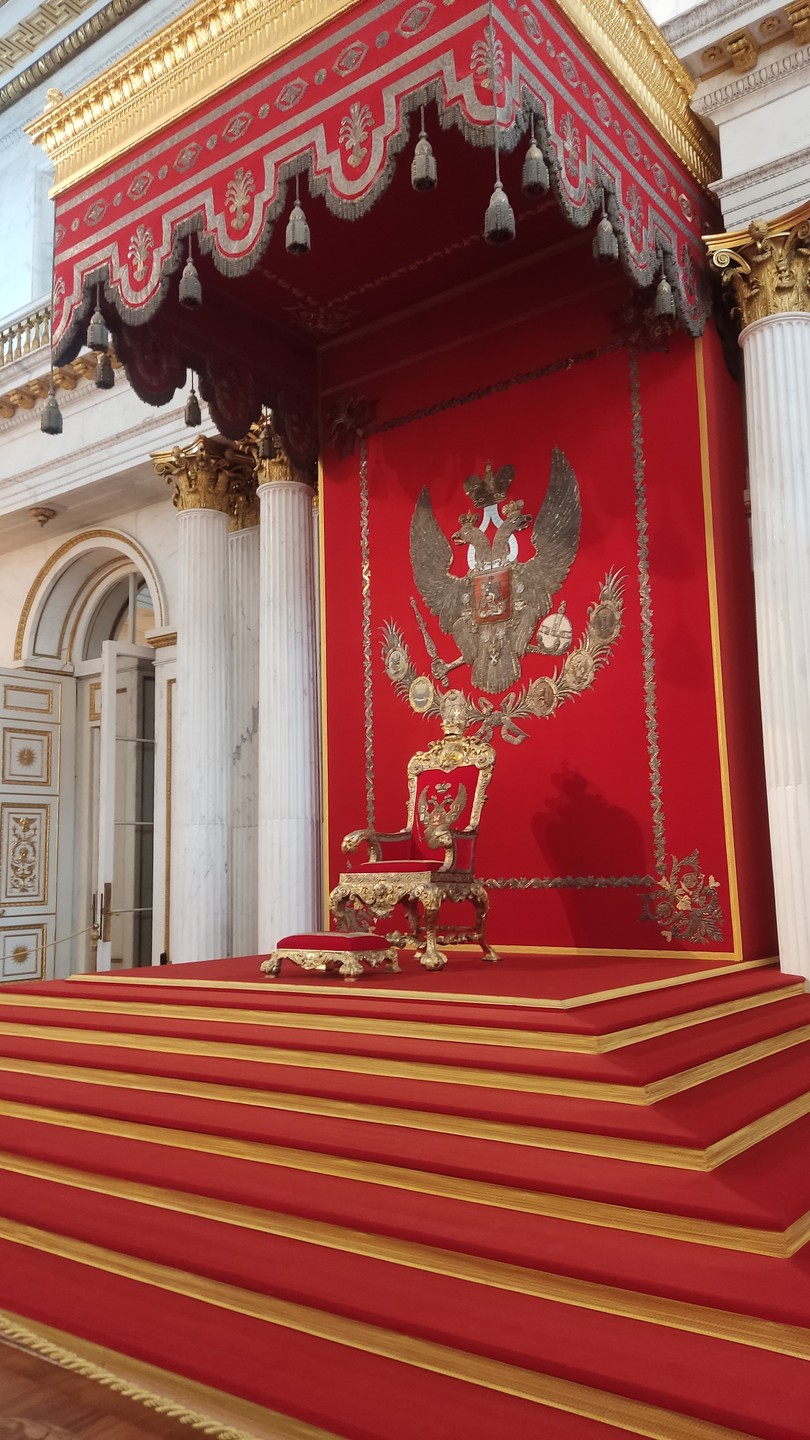 Сегодня посетили семьёй Эрмитаж. Экскурсия нам очень понравилась. Елена очень интересно и содержательно ее провела, легко