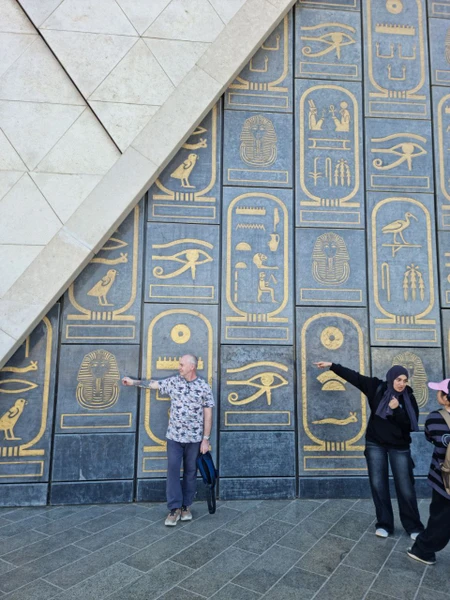 Бронировали индивидуальную экскурсию для моего папы — в том числе посещение Большого Египетского музея. Всё прошло на очень хорошем уровне